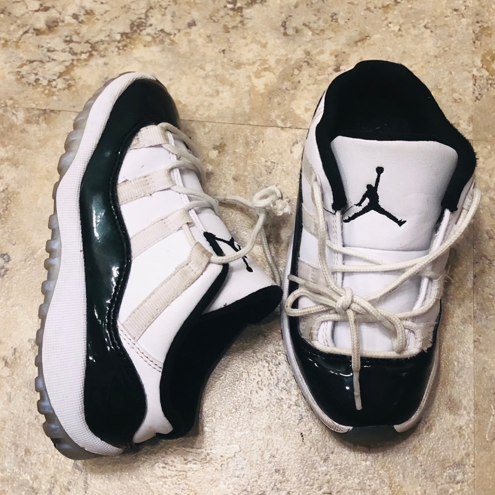 Jordan Retro XI Low Emerald Black Toddler Size 10C